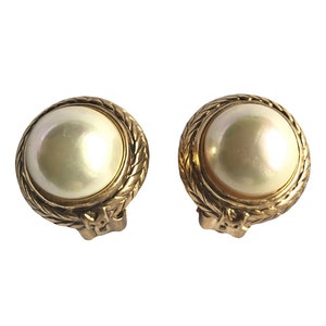 Vintage MOSCHINO golden frame earrings with opal shiny pearls. Rare jewelry masterpiece. Great gift idea. 060724r2