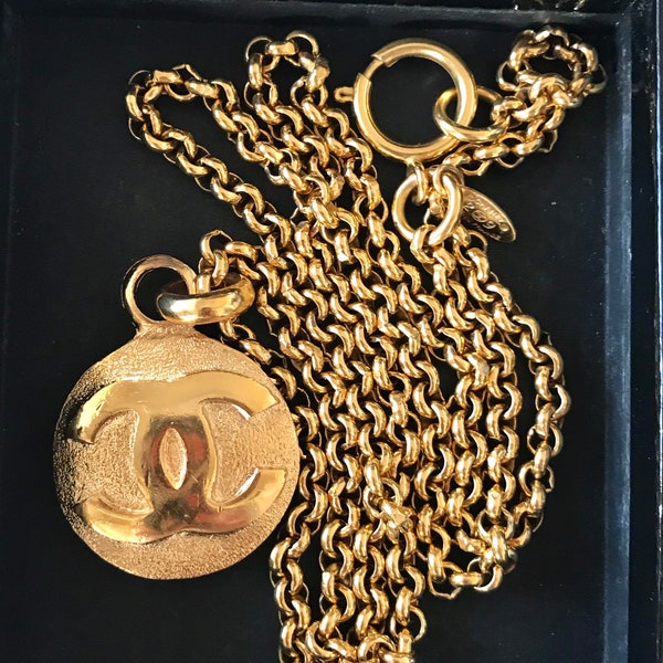 Vintage CHANEL golden chain necklace with round CC mark charm pendant top. Gorgeous jewelry. Best gift idea. 040107br1