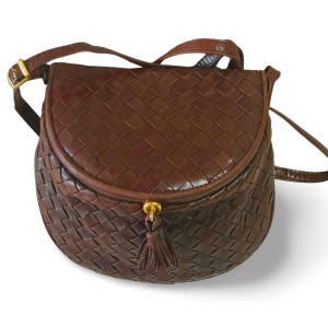 Vintage Bottega Veneta brown fisherman style intrecciato shoulder bag, mini purse. Unique piece you must have. 070218ys10