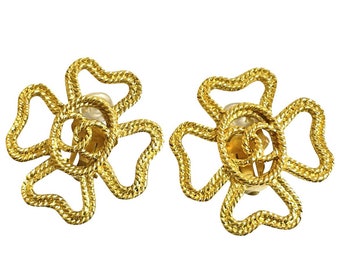 Vintage CHANEL golden clover, camellia flower earrings. Large petal frame earrings. So chic and mod. 041203ya1