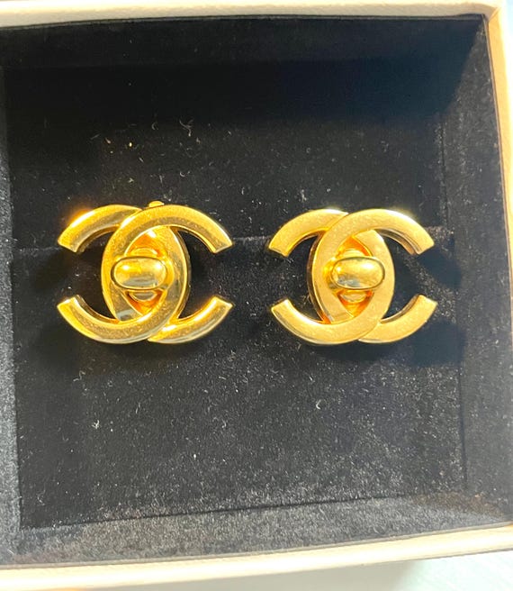 1995 Vintage CHANEL Gold-tone Turn-lock CC Earrings — Classic Coco