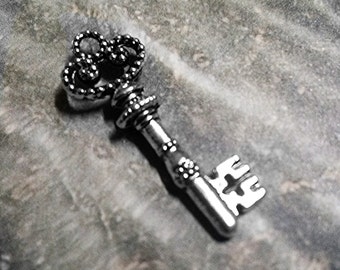 Silver Key Charms Skeleton Keys Silver Key Pendants Steampunk Keys Trinity Keys Antiqued Silver 2 Sided 4 pieces