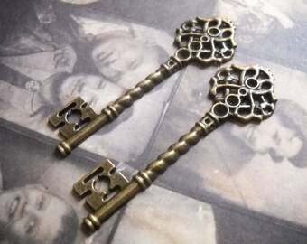 Large Keys-Skeleton Key Pendants-Antique Bronze
