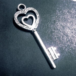 Heart Key Pendants Skeleton Keys Silver Skeleton Key Charms Heart Keys Heart Skeleton Keys Antiqued Silver Keys Wedding Keys 4p