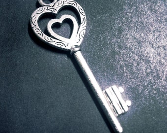 Heart Key Pendants Skeleton Keys Silver Skeleton Key Charms Heart Keys Heart Skeleton Keys Antiqued Silver Keys Wedding Keys 4p