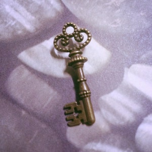 Key Pendants Antiqued Bronze Keys Skeleton Keys Key Charms Bronze Key Charms Bronze Charms Steampunk Keys 32mm 4pcs
