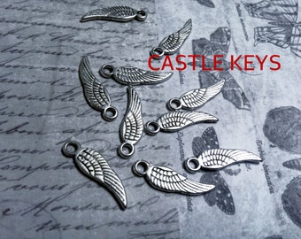 天使の羽チャーム アンティークシルバーの羽チャーム 小さな天使の羽