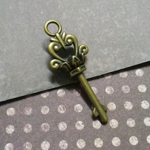 Skeleton Key Pendants Antiqued Bronze Key Charms Crown Keys Crown Top Keys Queen of Hearts Key Bronze Keys Steampunk 4 pieces 1.45&quot;
