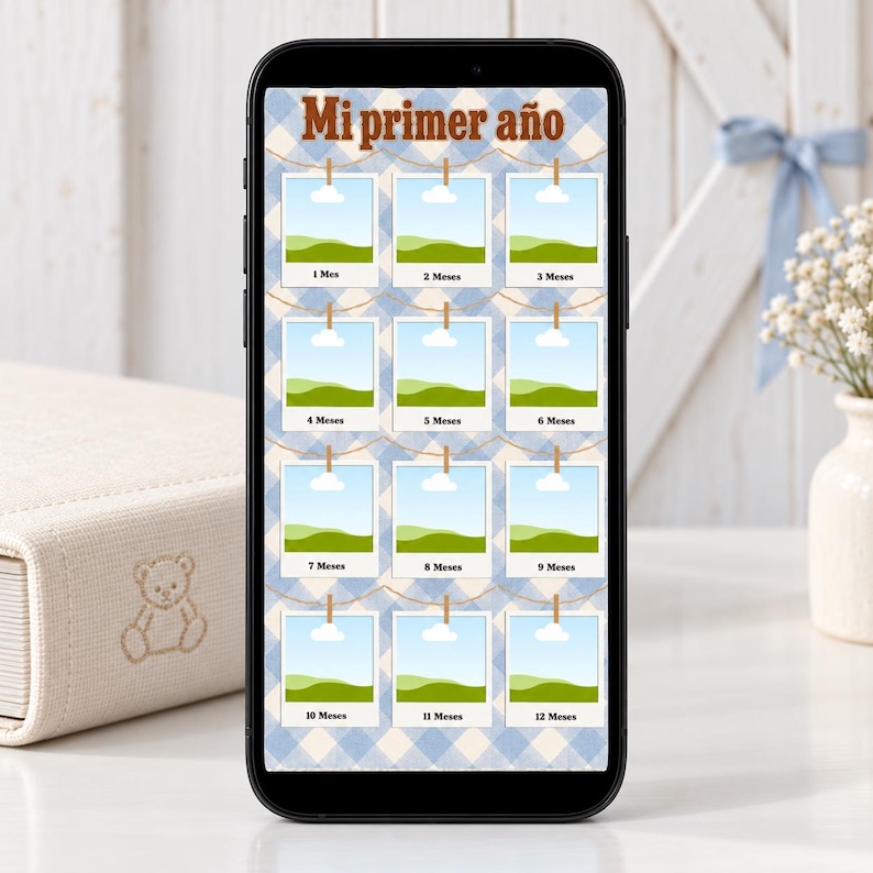 May include: A smartphone screen displaying a digital photo collage template titled Mi primer a&ntilde;o. The background features a blue and white gingham pattern with twelve square photo frames hanging from strings, labeled 1 Mes to 12 Meses.