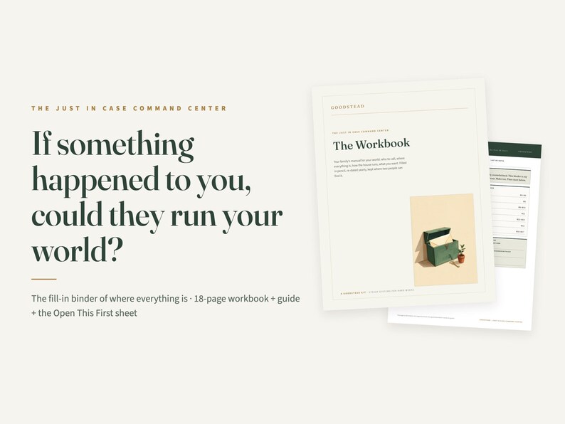 Puede incluir: El Just In Case Command Center es un cuaderno de trabajo de 18 p&aacute;ginas para completar y una gu&iacute;a. La portada presenta el t&iacute;tulo The Workbook y una peque&ntilde;a imagen de una caja verde. El texto pregunta: If something happened to you, could they run your world?