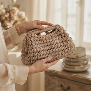 Crochet Clasp Bag Pattern PDF | Beginner Single Crochet Purse Tutorial | T-Shirt Yarn Handbag Digital Pattern without Video Guide