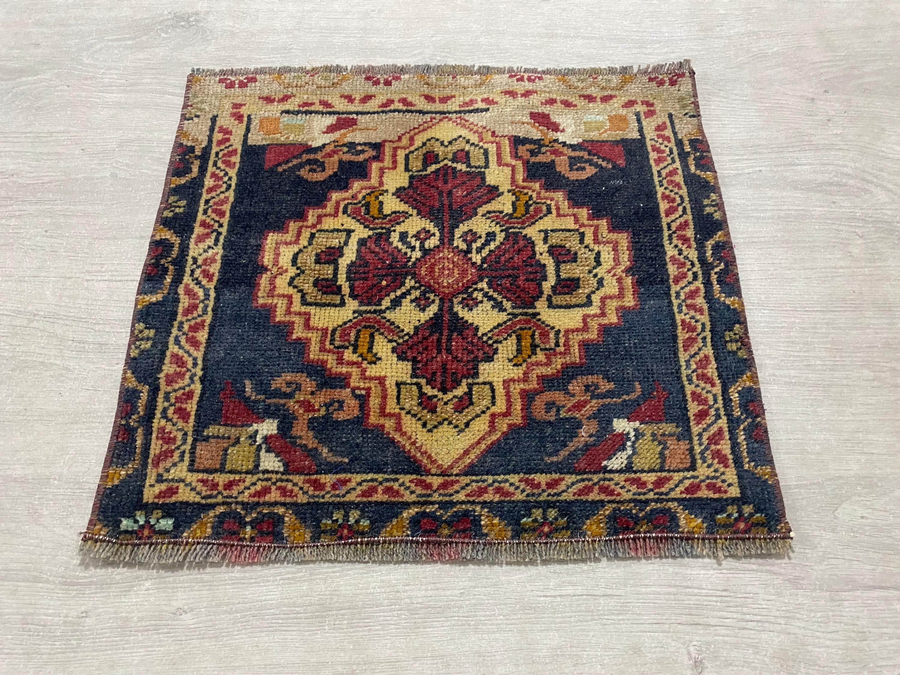 Small Vintage Rug - Etsy