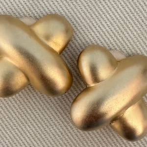 Chic GAY BOYER Signed X Cross Matte Gold Clip On Statement Earrings