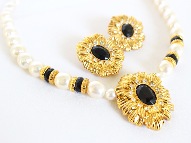 Pendant KJL Jewelry Estate Jewelry Pearl Necklace Elegant KJL for AVON Jewelry Set Avon Clips Onyx Cabochon Kenneth Jay Lane Collar