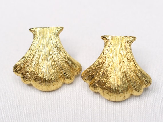 Signed MONET Scalloped Shell Statement Earrings f… - image 2