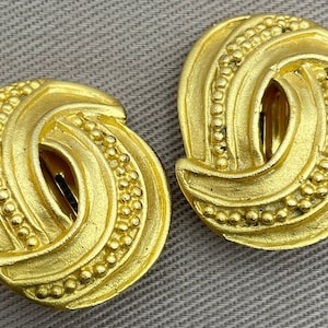 Etruscan LESLIE BLOCK Signed Clip On Statement Earrings Matte Gold Byzantine