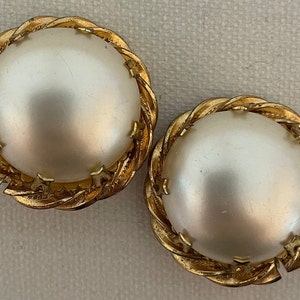 Chic Baroque Pearl Clip On Earrings