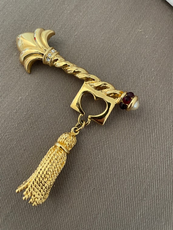 Vintage Key and Tassel Ruby Cabochon Brooch - image 5
