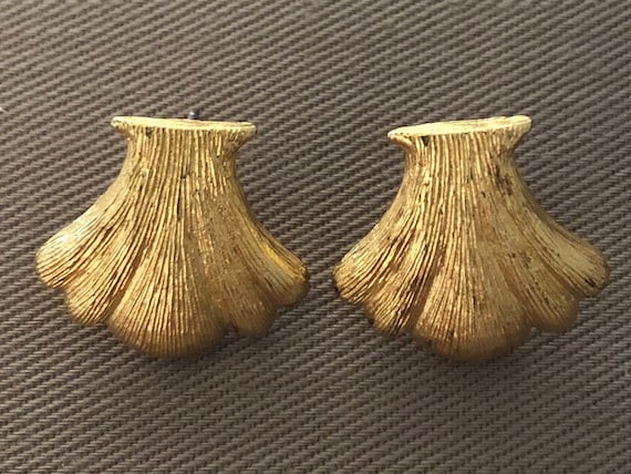 Signed MONET Scalloped Shell Statement Earrings f… - image 1