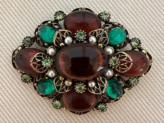 Ornate Victorian SIGNED ART Glass Cabochon Brooch… - image 1
