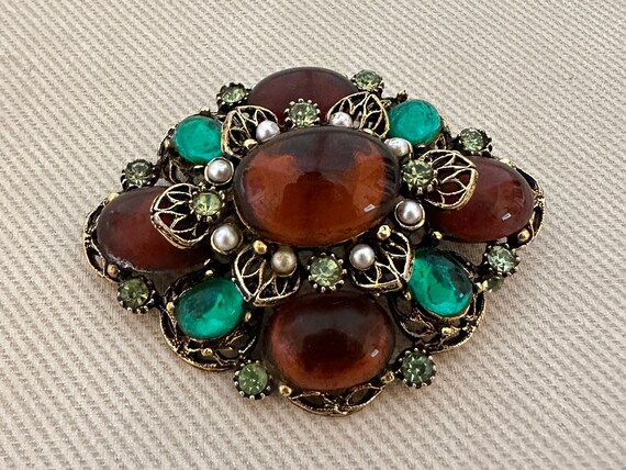 Ornate Victorian SIGNED ART Glass Cabochon Brooch… - image 2