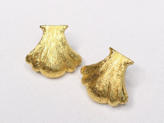 Signed MONET Scalloped Shell Statement Earrings f… - image 3