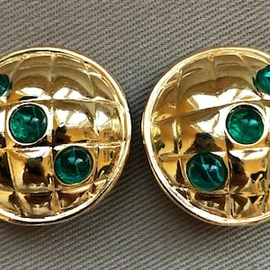 Fabulous 1980s Quilted Glass Cabochons Clip On Statement Earrings Faux Emerald