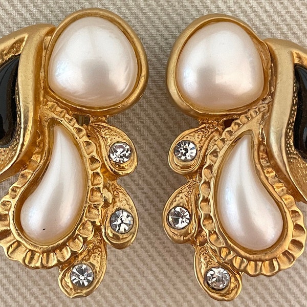 Fabulous PAISLEY Baroque Pearl Cabochon Clip On Statement Earrings Matte Gold Tone Finish Crystal Accents