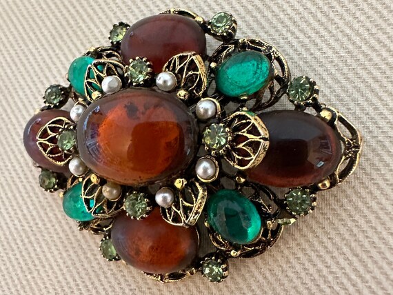 Ornate Victorian SIGNED ART Glass Cabochon Brooch… - image 3