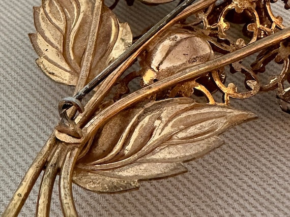 Alilang Golden Flower & Vine Brooch - Peach Petal Design With Clear Rhinestones - View #3