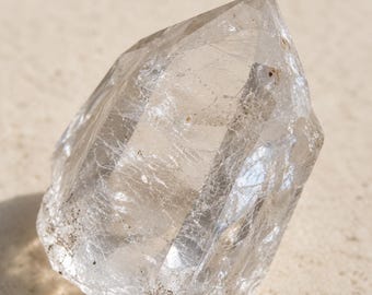 Pointe de quartz clair brut naturel, cristal de quartz brut, cristal de guérison, pierre de méditation, cadeau en cristal, de Madagascar