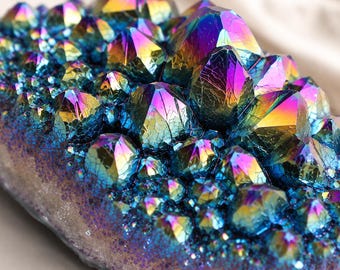 Amas de quartz aura arc-en-ciel, cristal aura titane, quartz recouvert de titane, cristal de guérison, spécimen de quartz brut, décoration en cristal, cadeau en cristal