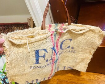 Upgecycelte Tragetasche aus kolumbianischem Kaffeesack (29 x 19 cm), FNC Excelso Jute, Griffe aus echtem Leder, übergroße Markttasche