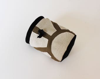 Glowing Sun Ray - Rock Climbing Chalk Bag - Olive Green with Beige