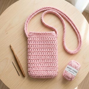 Minimalist Phone Bag Crochet Pattern PDF, T Shirt Yarn Crossbody Pouch, Modern Tech Pouch, Digital Download.