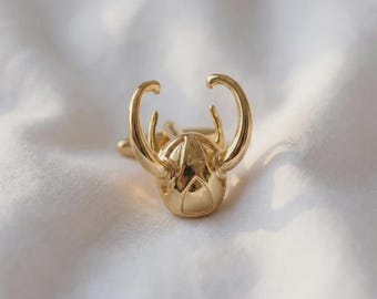Loki-inspirerade manschettknappar • Lyxiga silvermanschettknappar • Bröllopsmanschettknappar • Filmmanschettknappar • Gentlemanmanschettknappar • Retromanschettknappar • Handgjorda