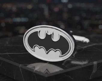 Batman-inspirerade manschettknappar • Vita fladdermusmanschettknappar • Superhjältemanschettknappar • Vintage DC Comics-stil • Handgjorda smycken för män