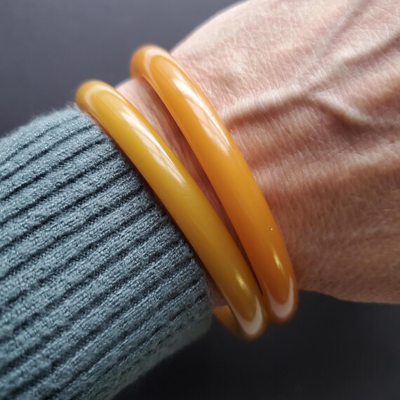 Two Butterscotch Bakelite bangle bracelets rounde… - image 1