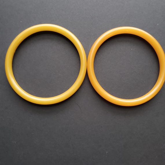 Two Butterscotch Bakelite bangle bracelets rounde… - image 4