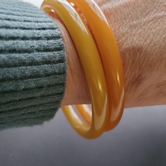 Two Butterscotch Bakelite bangle bracelets rounde… - image 2