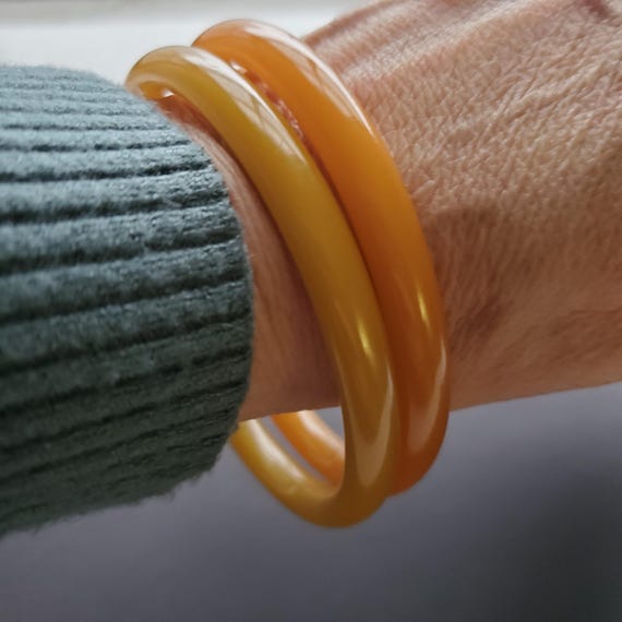 Two Butterscotch Bakelite bangle bracelets rounde… - image 3