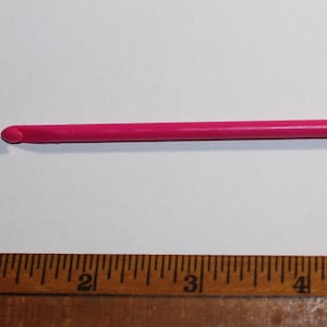 Pink Plastic Crochet Hook - Size G - Oxmoor House