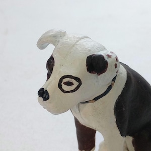 Aangepaste gietijzeren bank Petey Brindle Bulldog mascotte pup beeldje deurstopper Presse-papier handgeschilderde creaties door Cathy