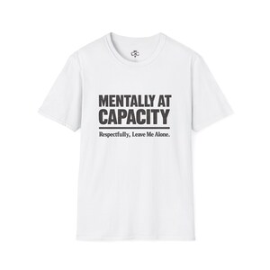Mentalt vid kapacitet T-shirt | Rolig sarkastisk mental hälsa T-shirt