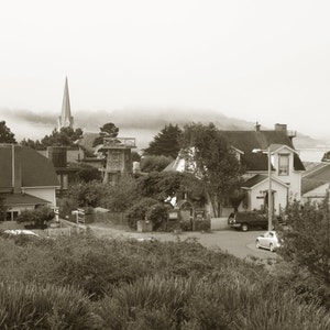 Foggy Mendocino, Kalifornien, künstlerisches Vintage Foto, superfeiner sepiafarbener Fotodruck, Einweihungsgeschenk, Erinnerungsgeschenk