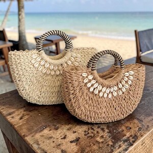 Straw + Seashell Straw Bag - Etsy Massini Women\'s Straw Shoulder Bag Handbag Natural Seashell main image 1
