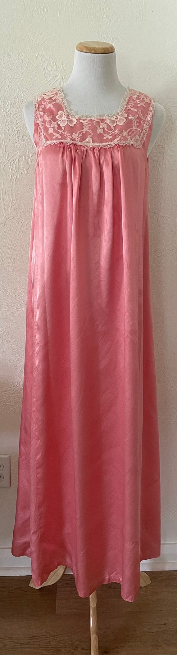 Vintage sleeveless nightgown / bubblegum pink / l… - image 5