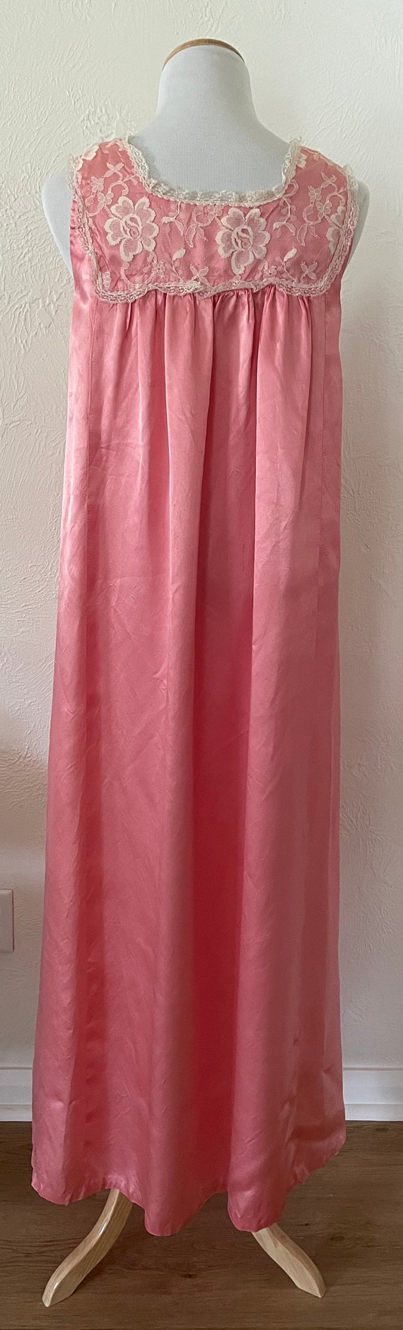 Vintage sleeveless nightgown / bubblegum pink / l… - image 3