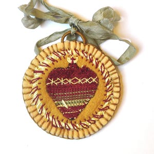Detente Scapular of the Sacred Heart of Jesus. Catholic Sacramental. Catholic devotion.