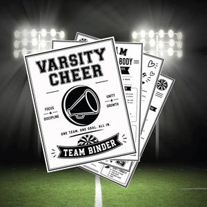 Op de afbeelding: Een stapel witte vellen papier met zwarte tekst en afbeeldingen voor een Varsity Cheer teammap. Het bovenste vel bevat een megafoonpictogram, de woorden Varsity Cheer, Team Binder en de zin One Team. One Goal. All In. met aanvullende tekst.